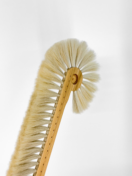 Schrankbesen 140 cm lackiert / Ziegenhaar weiß